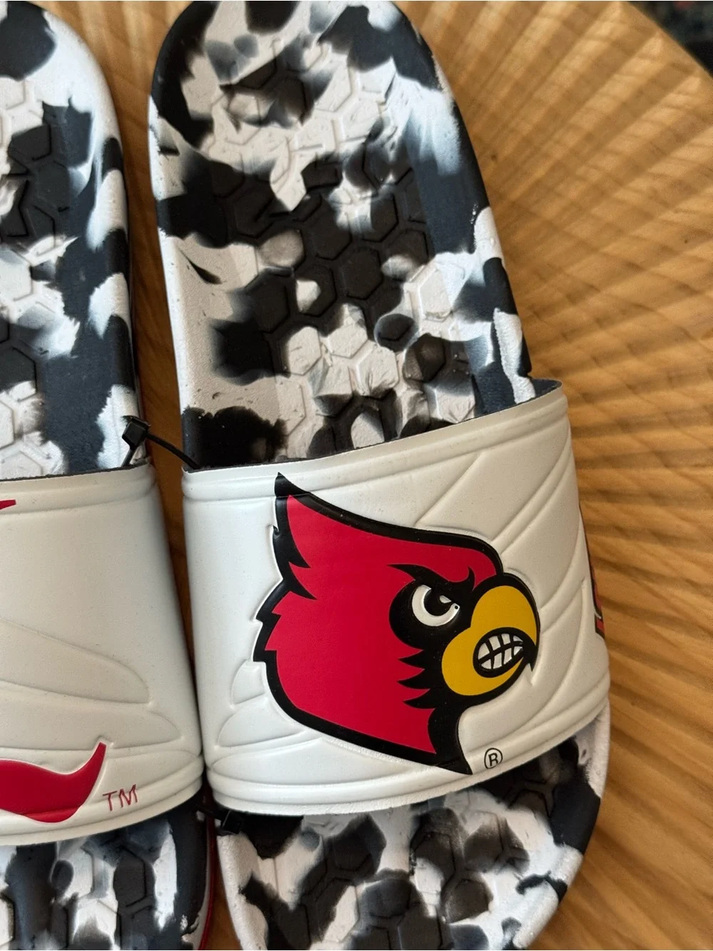 Louisville Cardinals Slide Hype Co Slydr Sandal NWOT Shower Beach Shoes M9/W11